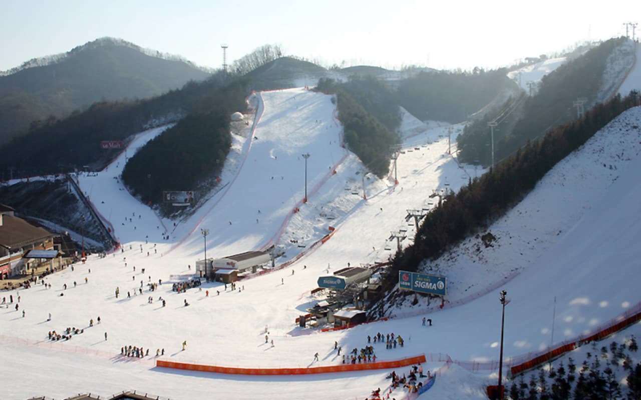 Elysian Gangchon Ski Resort and Eobi Ice Valley Full-Day Tour from Seoul - تصویر 7