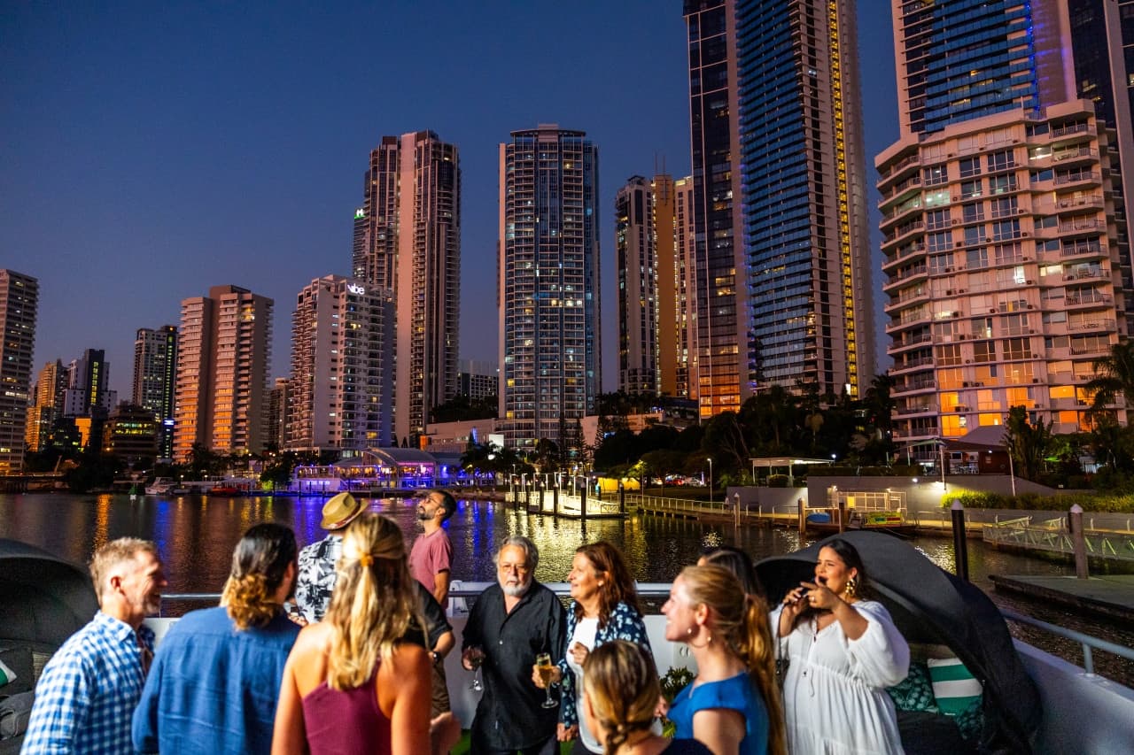 Gold Coast Buffet Dinner Cruise aboard Sea World Cruises - تصویر 6
