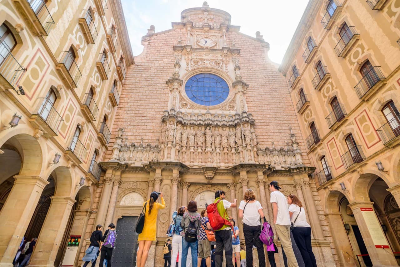 Montserrat, Girona, and Costa Brava Tour from Barcelona - تصویر 8