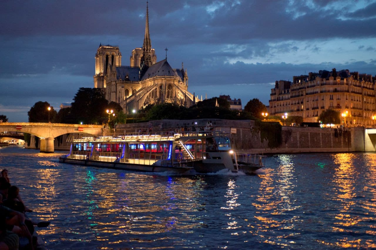 Paris Open-Top Bus Tour, Seine River Cruise, and Eiffel Tower Dining Experience - تصویر 11