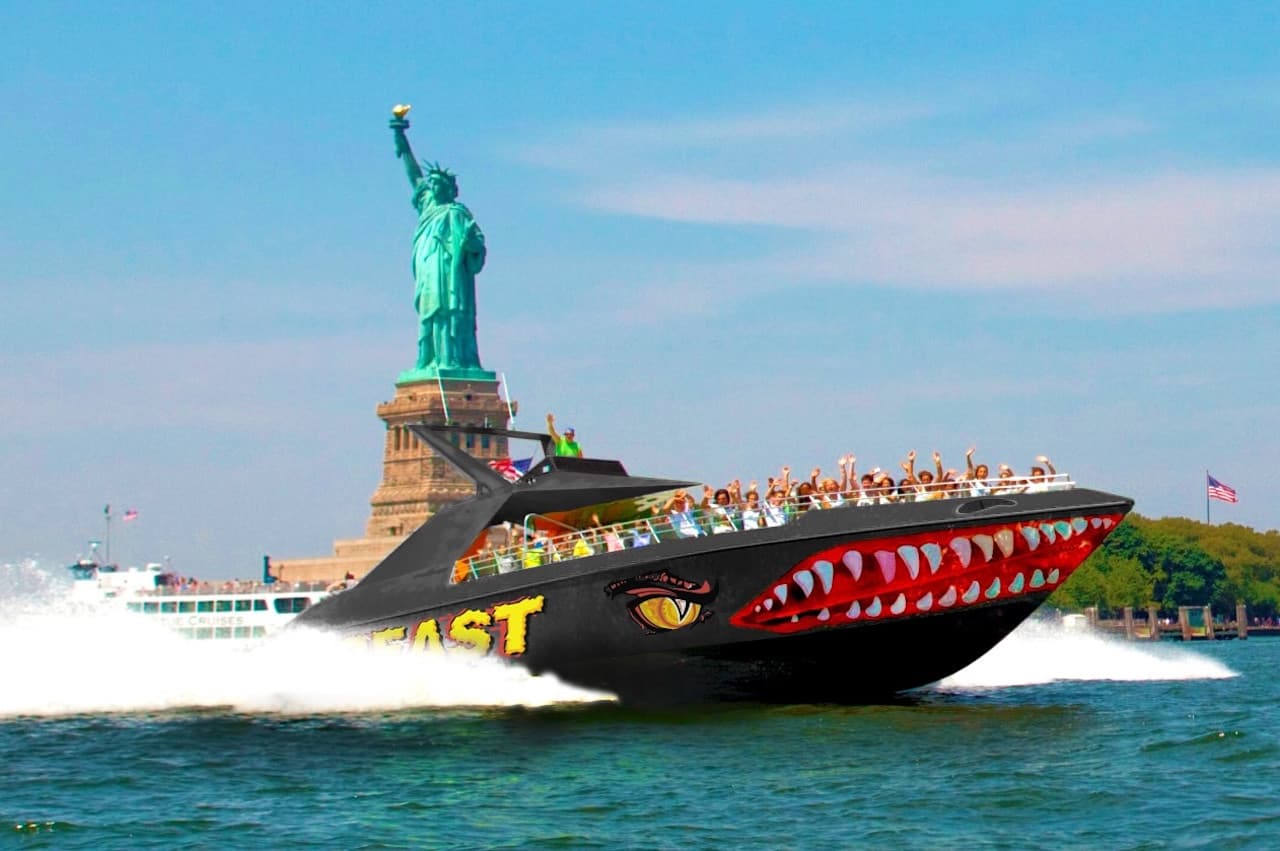 The Beast Downtown Speedboat to Statue of Liberty by Circle Line: Reserved Straight-to-Board Ticket - تصویر اصلی