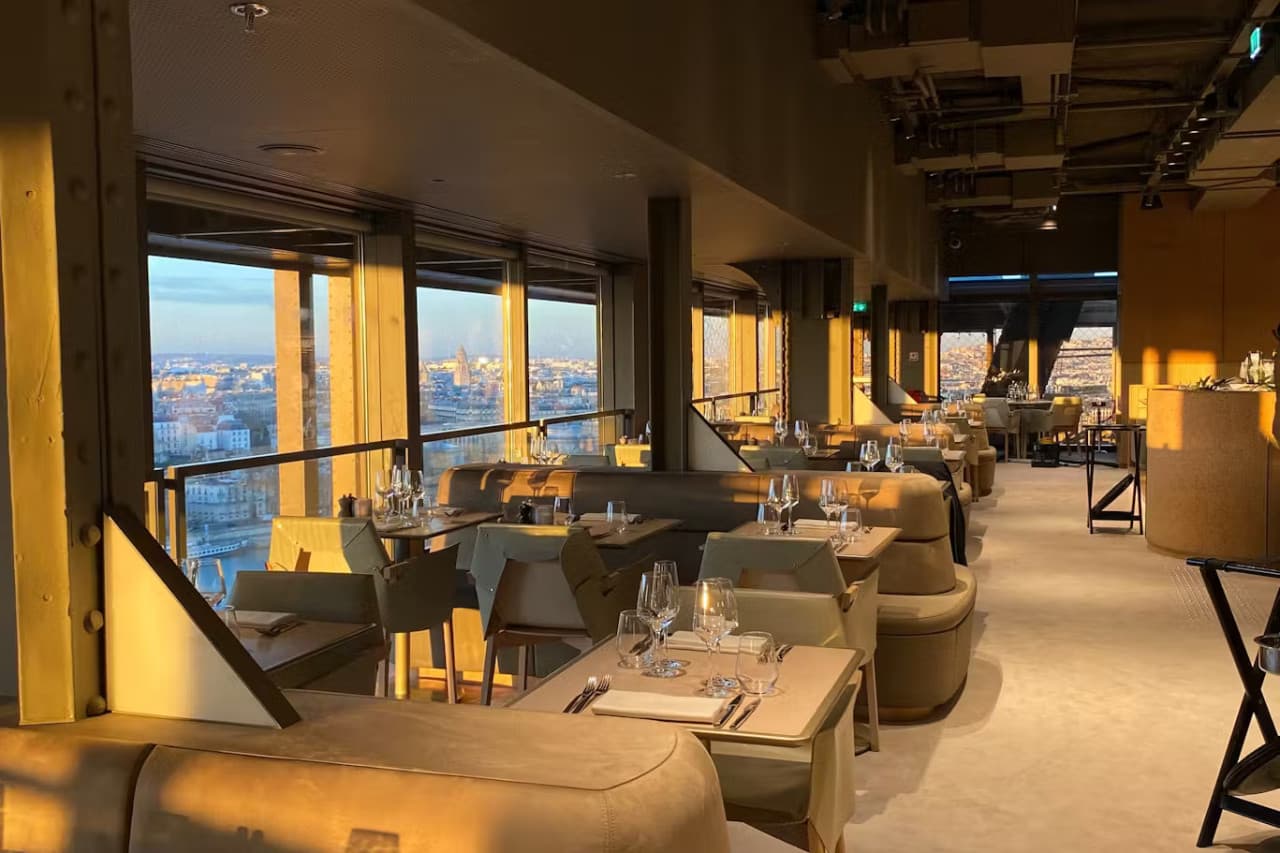 Eiffel Tower Dining Experience at Madame Brasserie Restaurant - تصویر 3