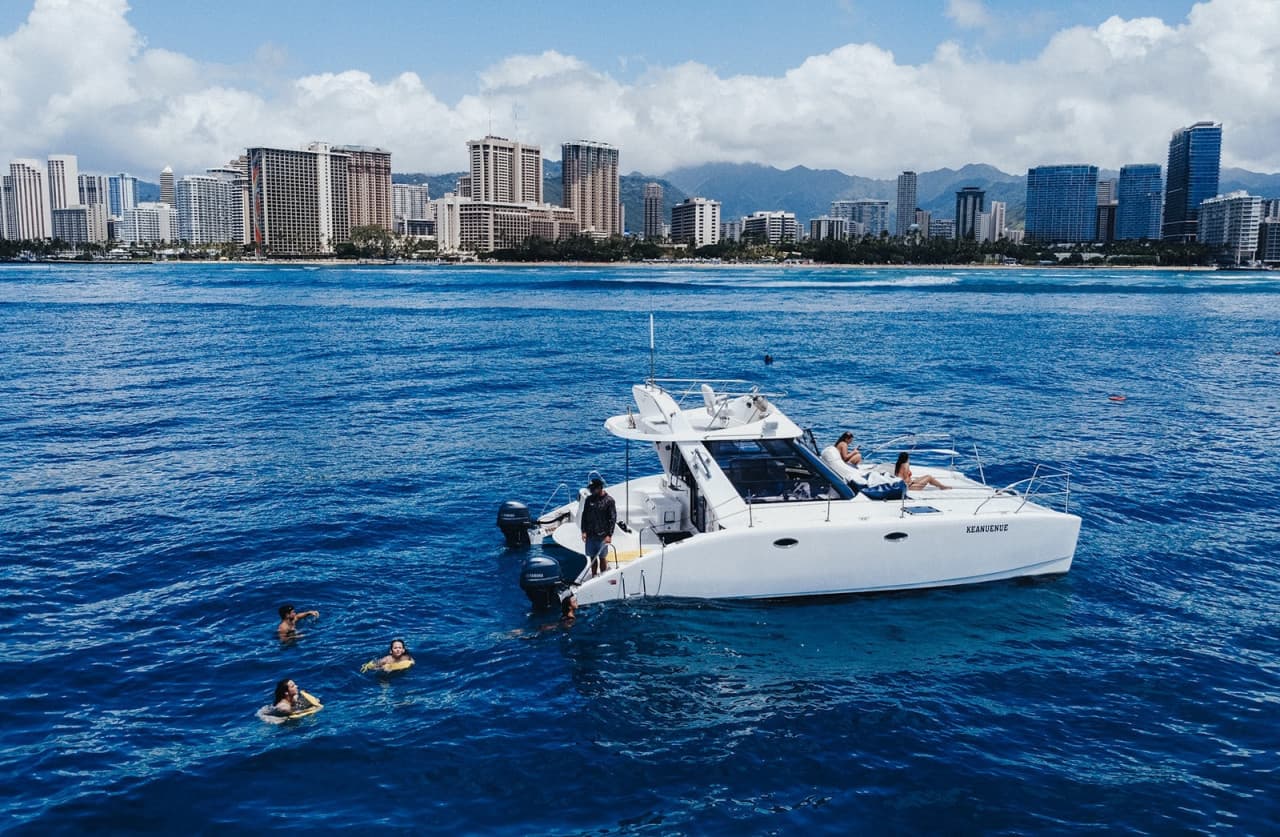 Waikiki Private Catamaran Cruise - تصویر اصلی