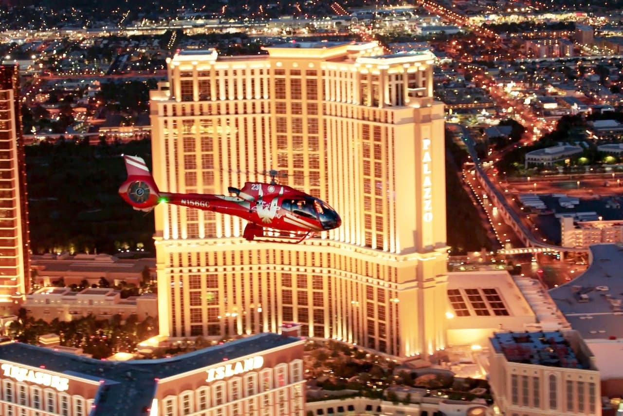 Las Vegas Strip Helicopter Night Flight - تصویر اصلی