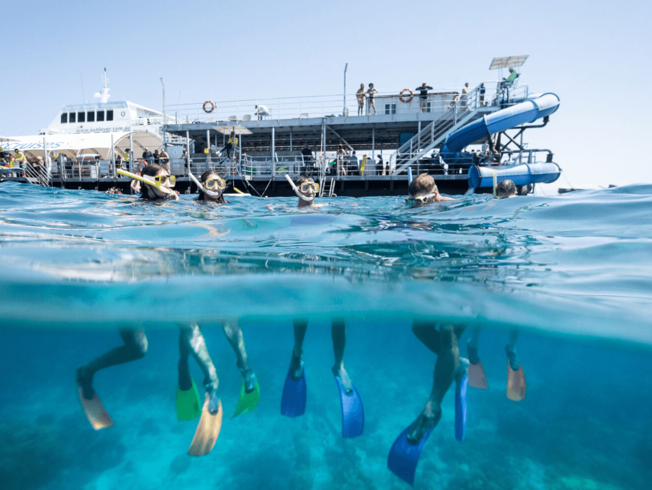 Great Barrier Reef Pontoon Full-Day Tour at Moore Reef - تصویر 3