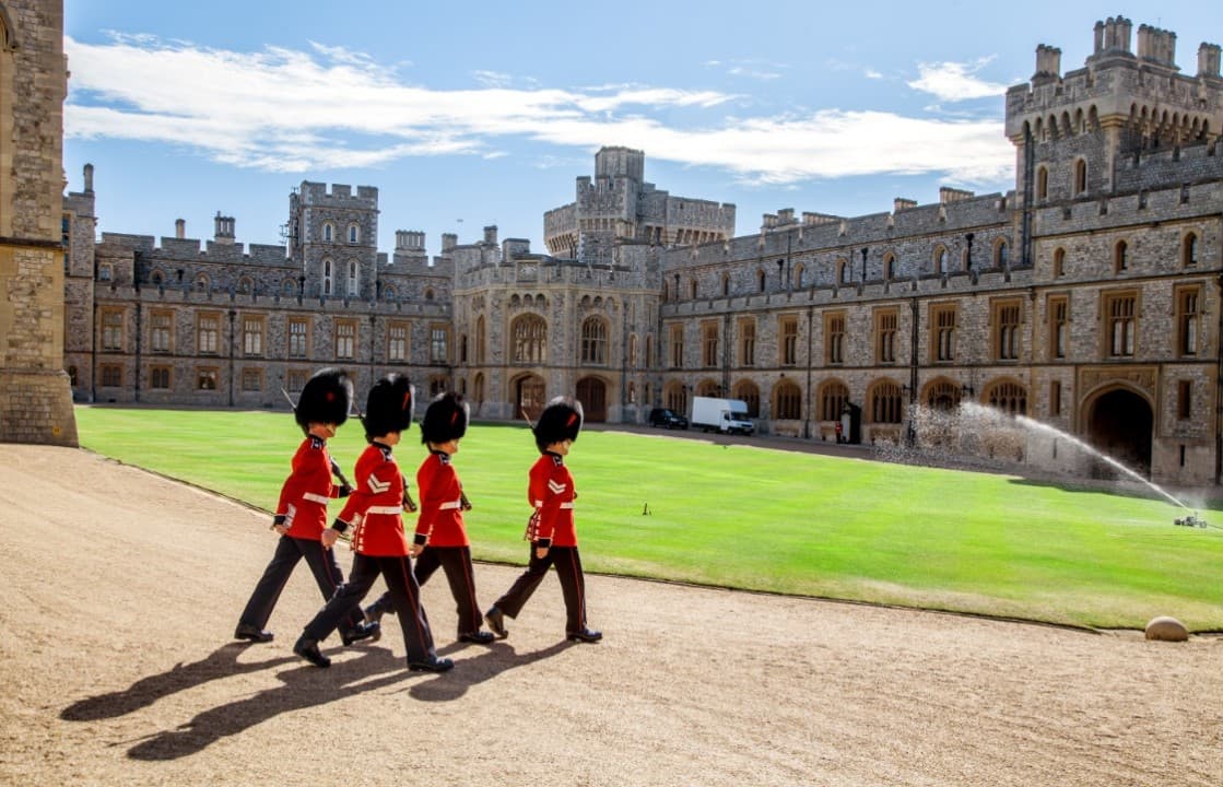 Windsor Castle, Stonehenge and Bath Tour with Lunch in Lacock - تصویر اصلی