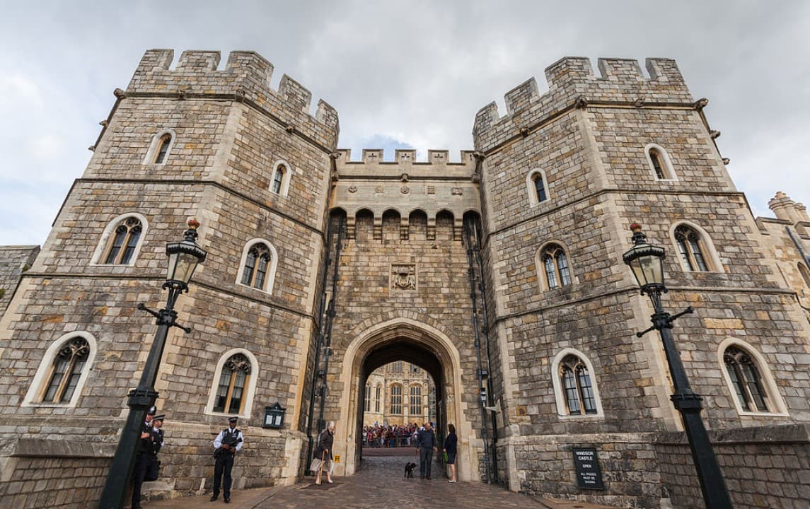 Windsor Castle, Stonehenge and Bath Tour with Lunch in Lacock - تصویر 3