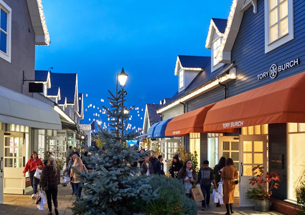 Bicester Village Shopping with Round Trip Rail Transfers from London - تصویر 6