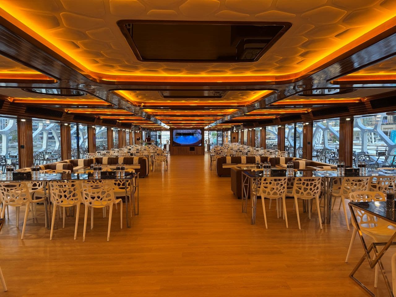 Lotus Royale Mega Yacht - Dinner Cruise - تصویر 2