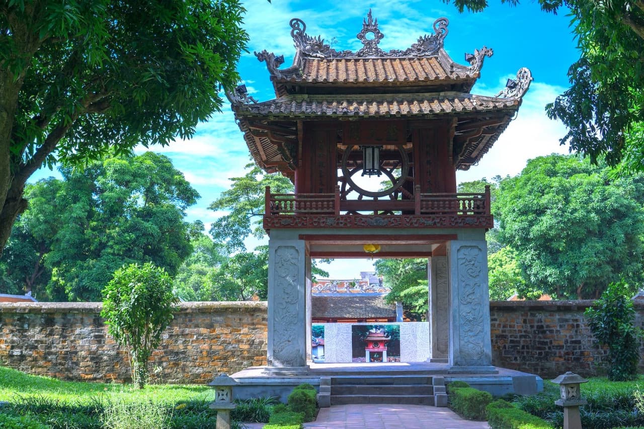 Hanoi Highlights City Tour: Ho Chi Minh Mausoleum, Temple of Literature, Tran Quoc Pagoda - تصویر اصلی