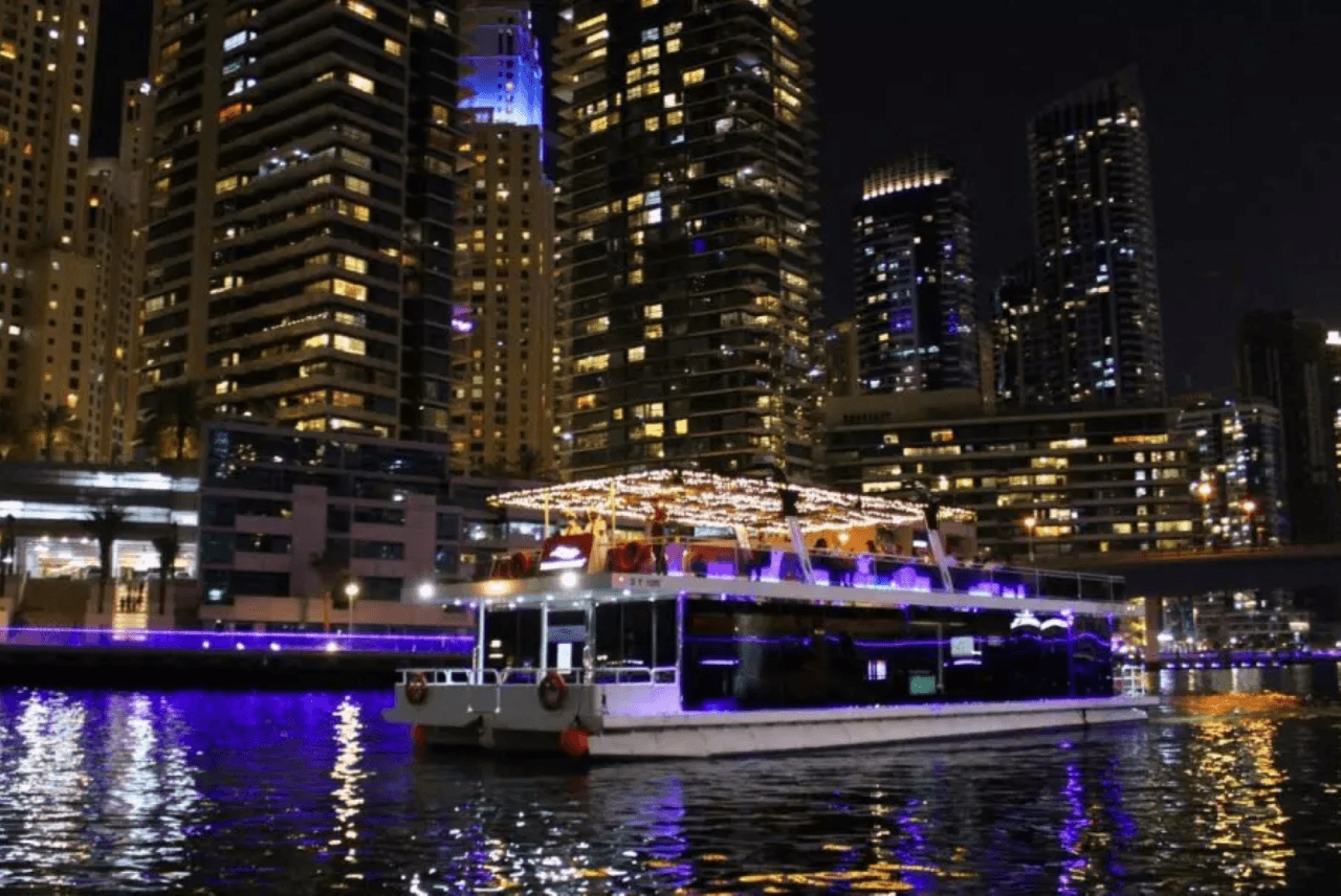 Ain Dubai Houseboat Tour - تصویر 2
