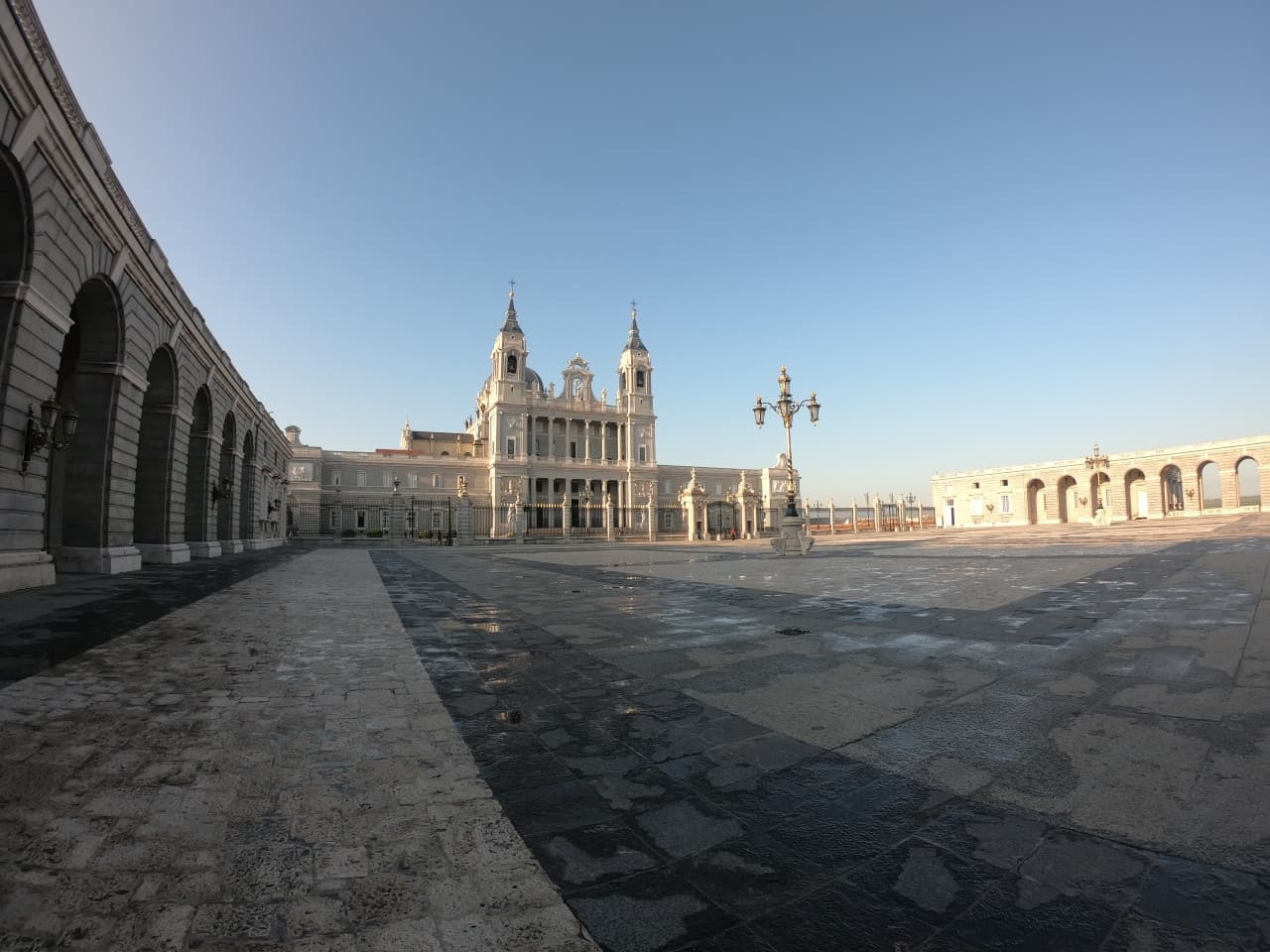 Royal Palace of Madrid Skip-the-Line Guided Tour - تصویر 4