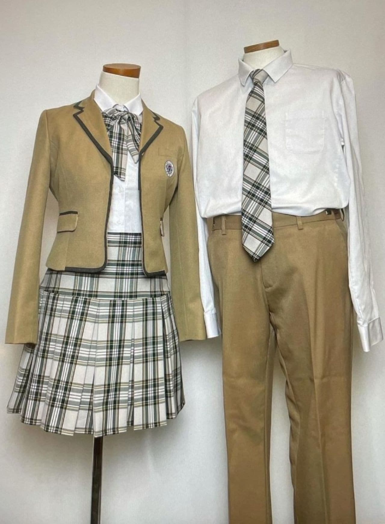 Korean School Uniform Rental near Lotte World - تصویر اصلی