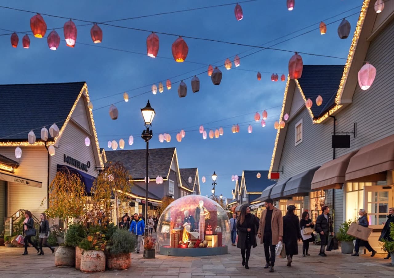 Bicester Village Shopping with Round Trip Rail Transfers from London - تصویر 7