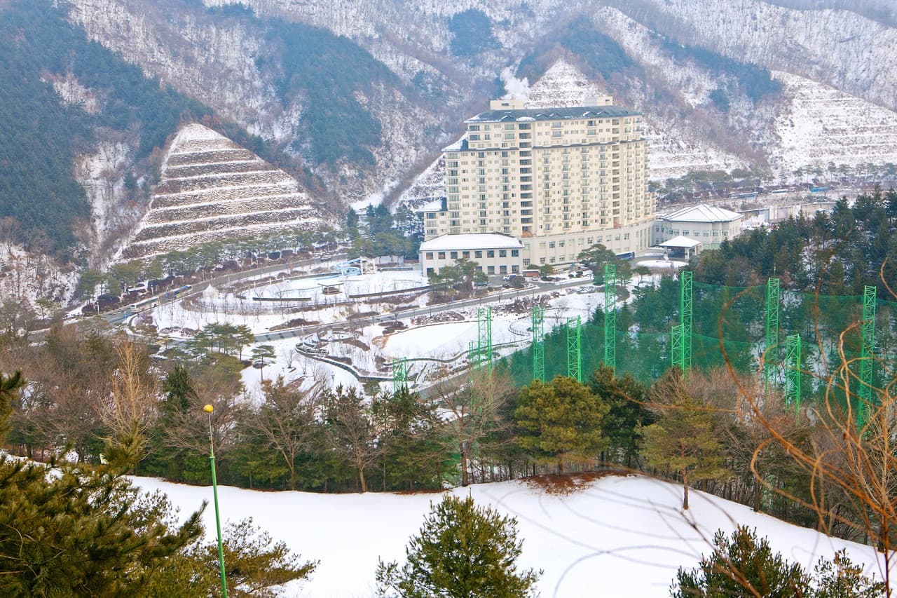Elysian Gangchon Ski Resort and Eobi Ice Valley Full-Day Tour from Seoul - تصویر 5