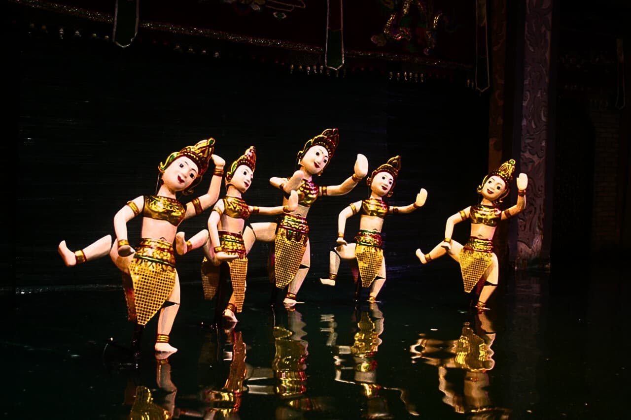 Golden Dragon Water Puppet Show - تصویر اصلی
