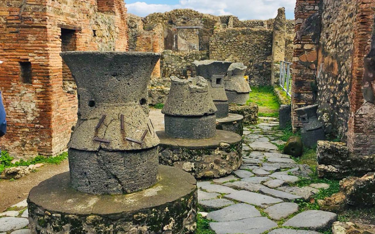 Pompeii and Naples Full-Day Tour from Rome - تصویر 16
