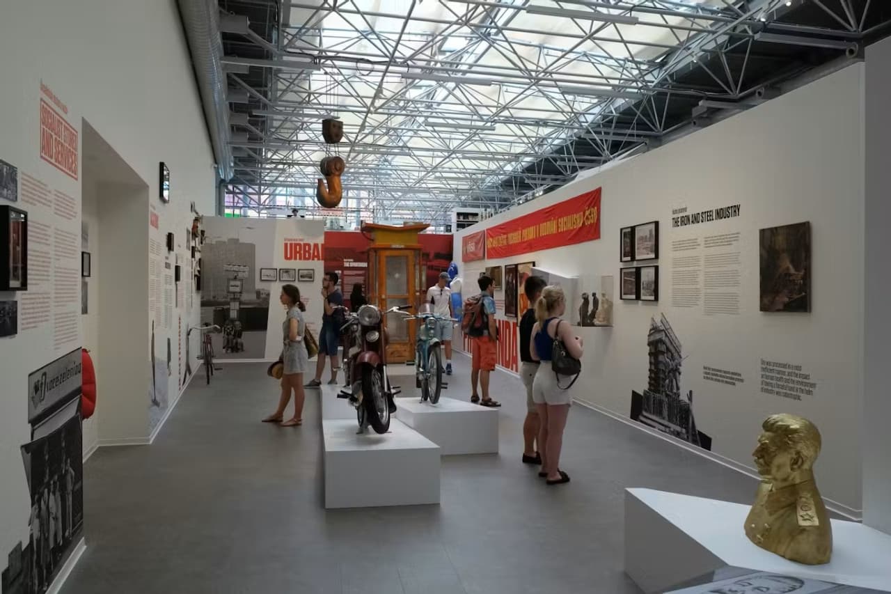 Museum of Communism Ticket - تصویر 2