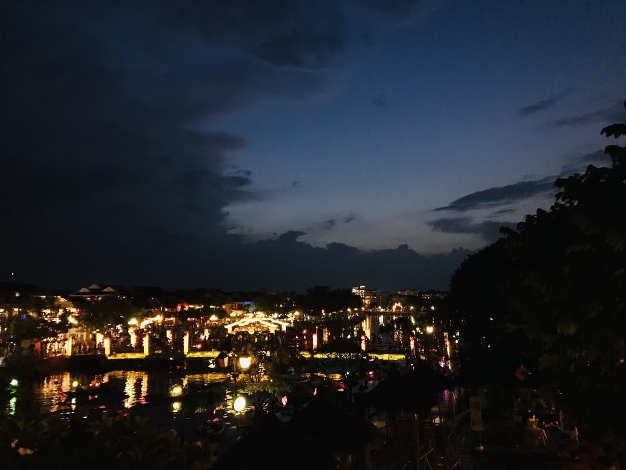 Hoai River Evening Boat Ride with Lantern Experience - تصویر 5