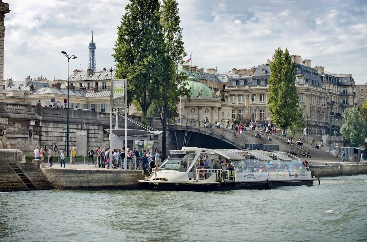 Batobus Paris Hop-on Hop-Off Riverboat - تصویر 7