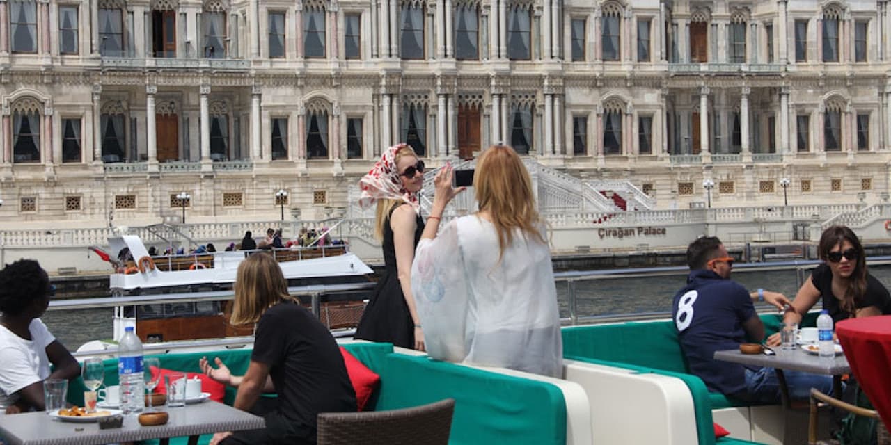 Istanbul Sightseeing Tour, Dolmabahce Palace and Bosphorus Cruise - تصویر 4