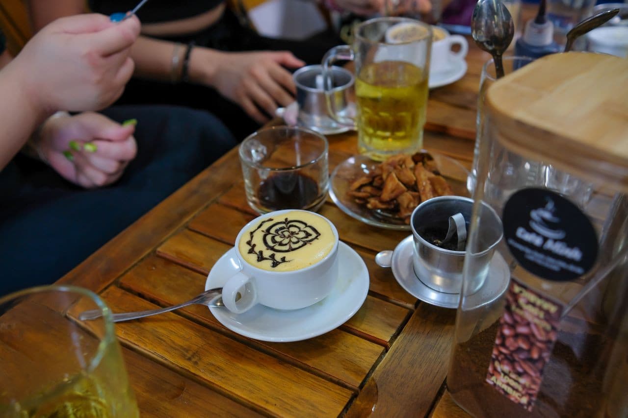 Egg Coffee Class and Hanoi Street Food Walking Tour - تصویر 3