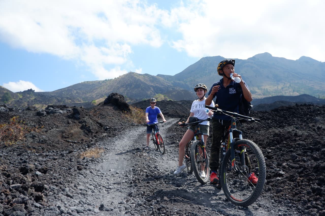 Mount Batur Sunrise and Black Lava Cycling Tour - تصویر 2