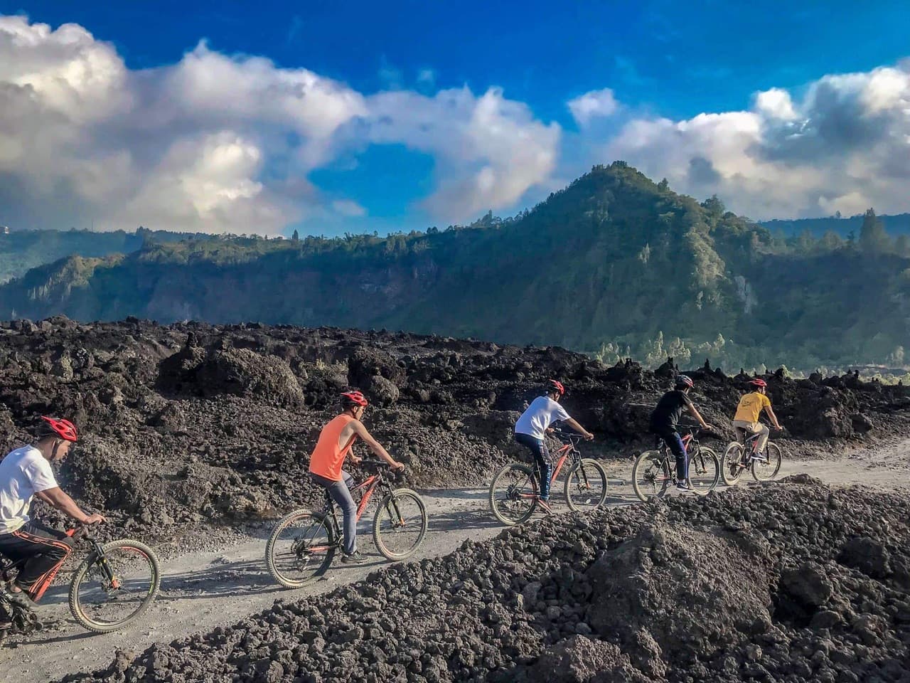 Mount Batur Sunrise and Black Lava Cycling Tour - تصویر اصلی