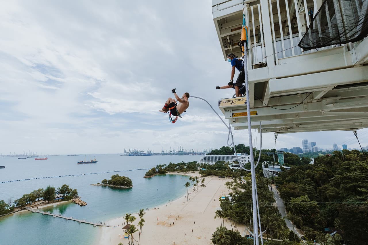 Skypark Sentosa by AJ Hackett Ticket: Bungy Jump and Giant Swing - تصویر 6