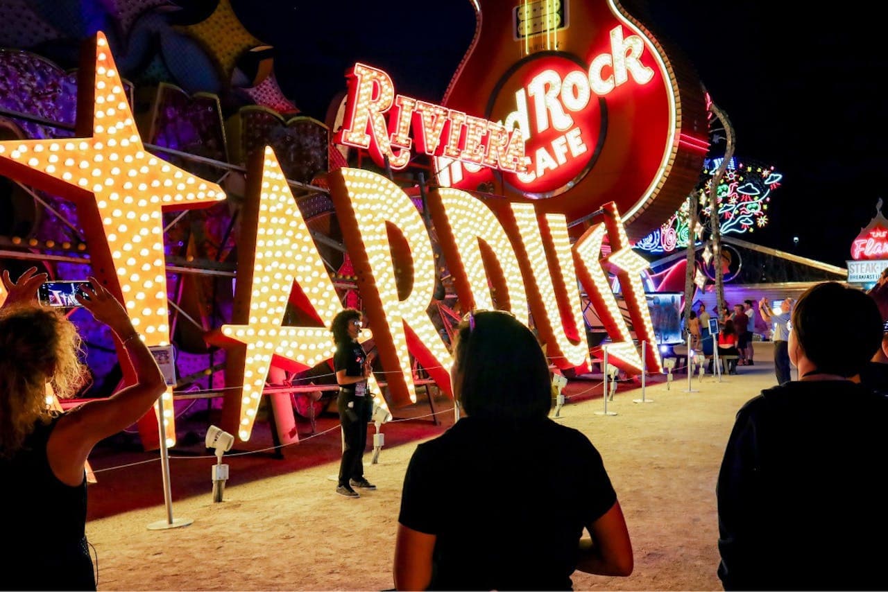 The Neon Museum Ticket - تصویر 2