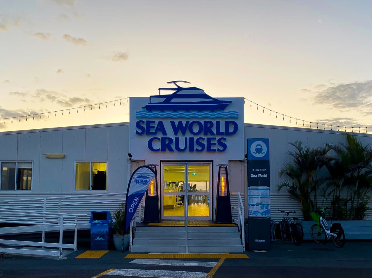 Gold Coast Buffet Dinner Cruise aboard Sea World Cruises - تصویر 10