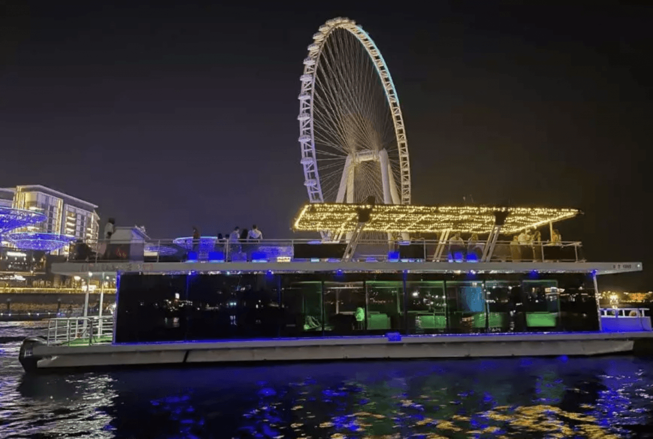 Ain Dubai Houseboat Tour - تصویر 3