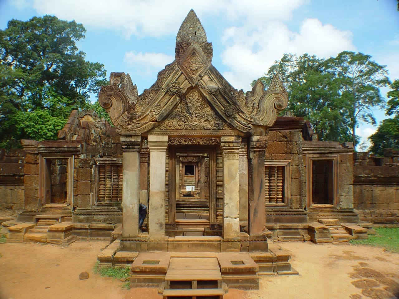 Beng Mealea, Banteay Srei, Banteay Samre, and Phnom Bakheng Tour - تصویر 7
