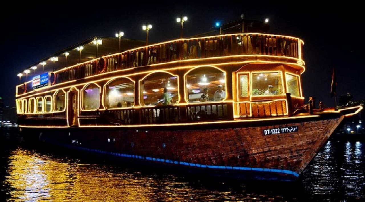 Dubai Dhow Cruise with Dinner & Live Entertainment - تصویر اصلی