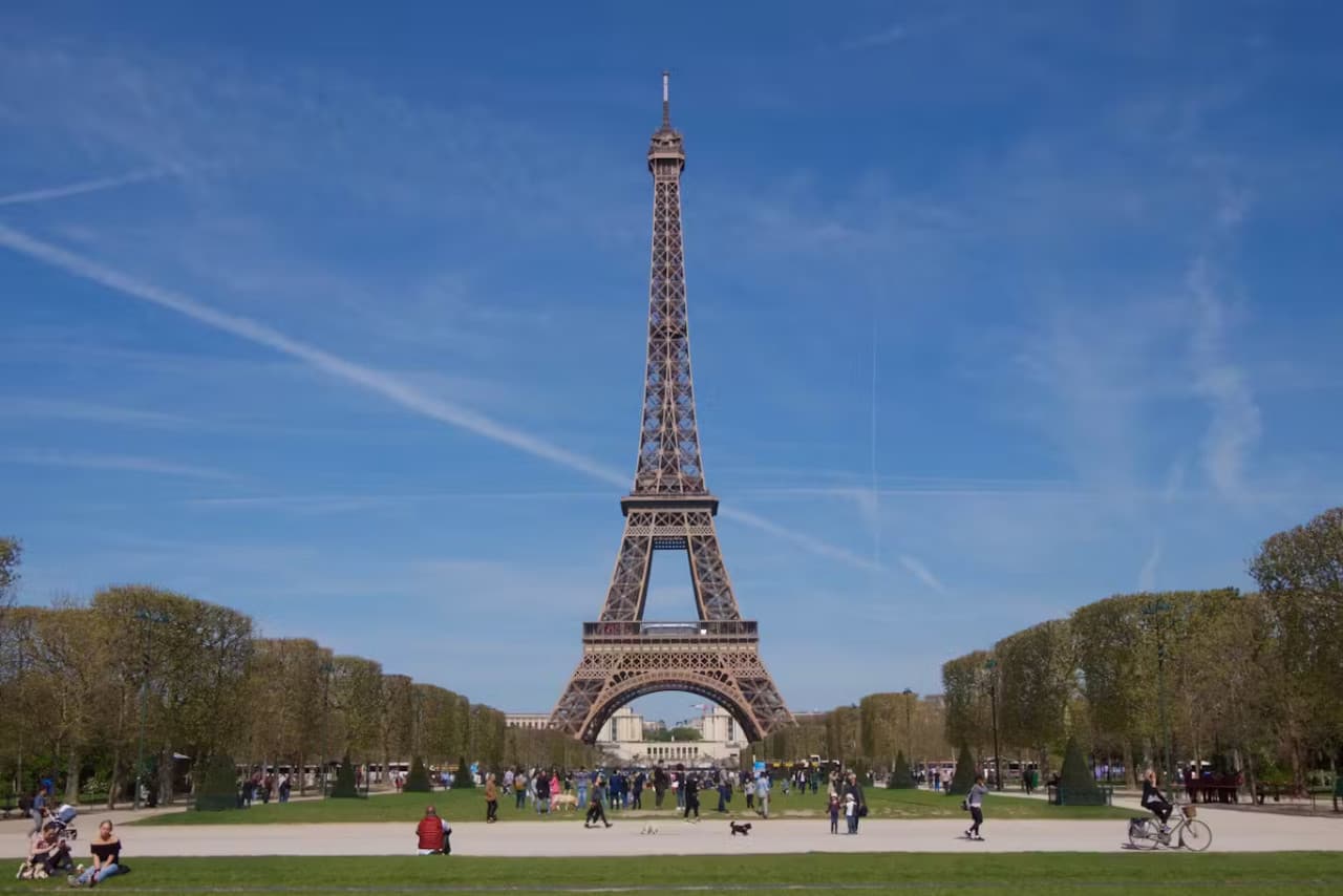 Eiffel Tower Reserved Access Tickets with Optional Summit - تصویر 25