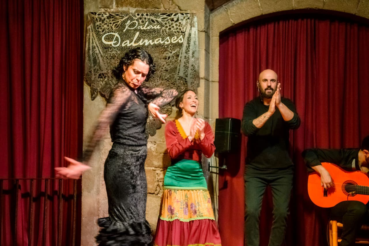 Barcelona Old Town Walking Tour with Flamenco Show and Tapas Dinner - تصویر 5