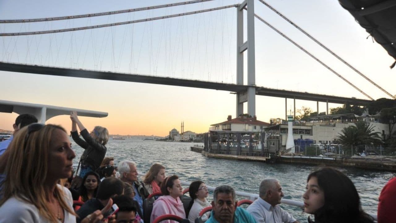 Golden Horn and Bosphorus Sightseeing Cruise with Audio Guide - تصویر 4