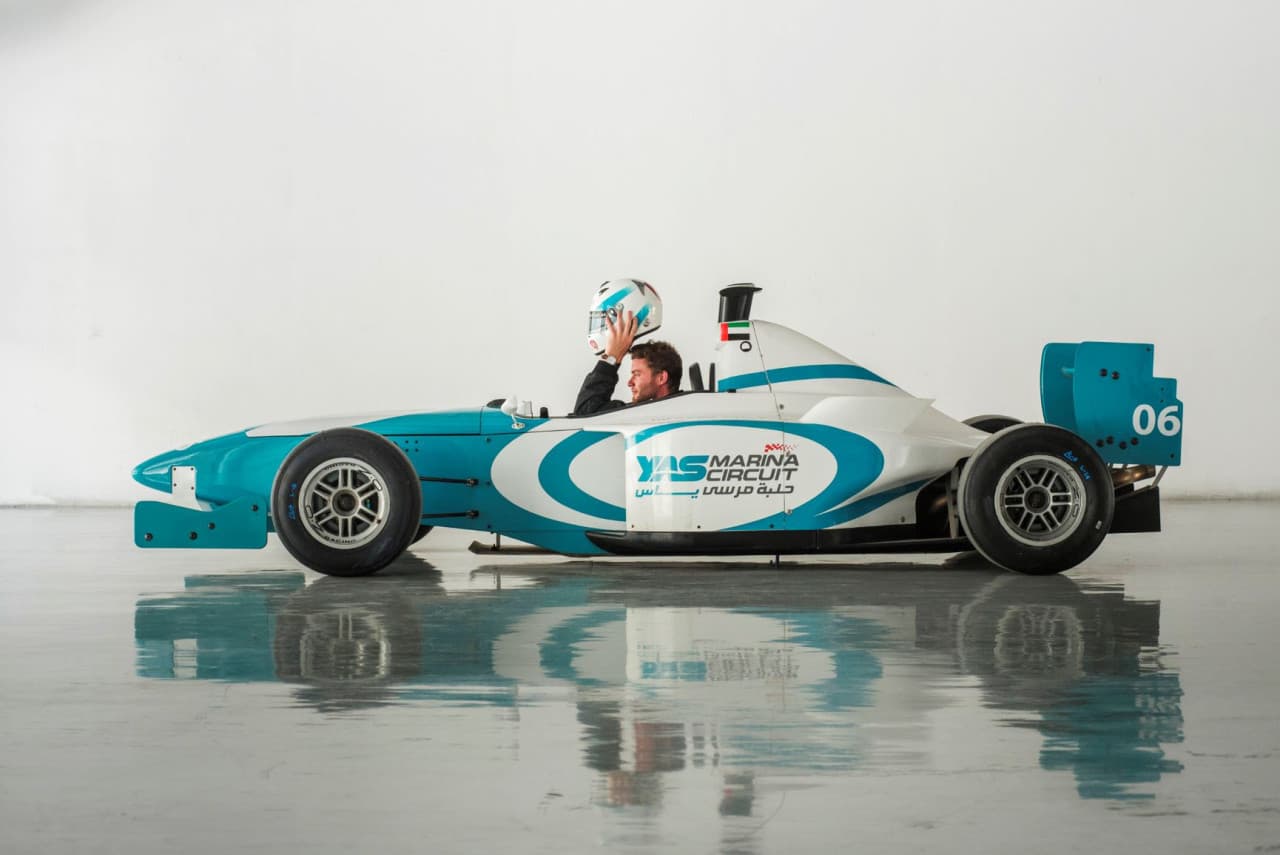 Yas Marina Circuit Formula Yas 3000 Driving Experience - تصویر 7