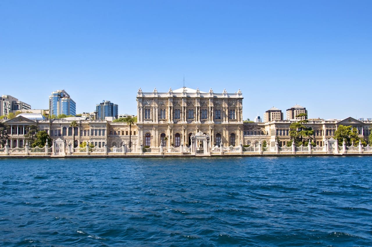 Bosphorus Sightseeing Cruise on a Luxury Yacht - تصویر 10