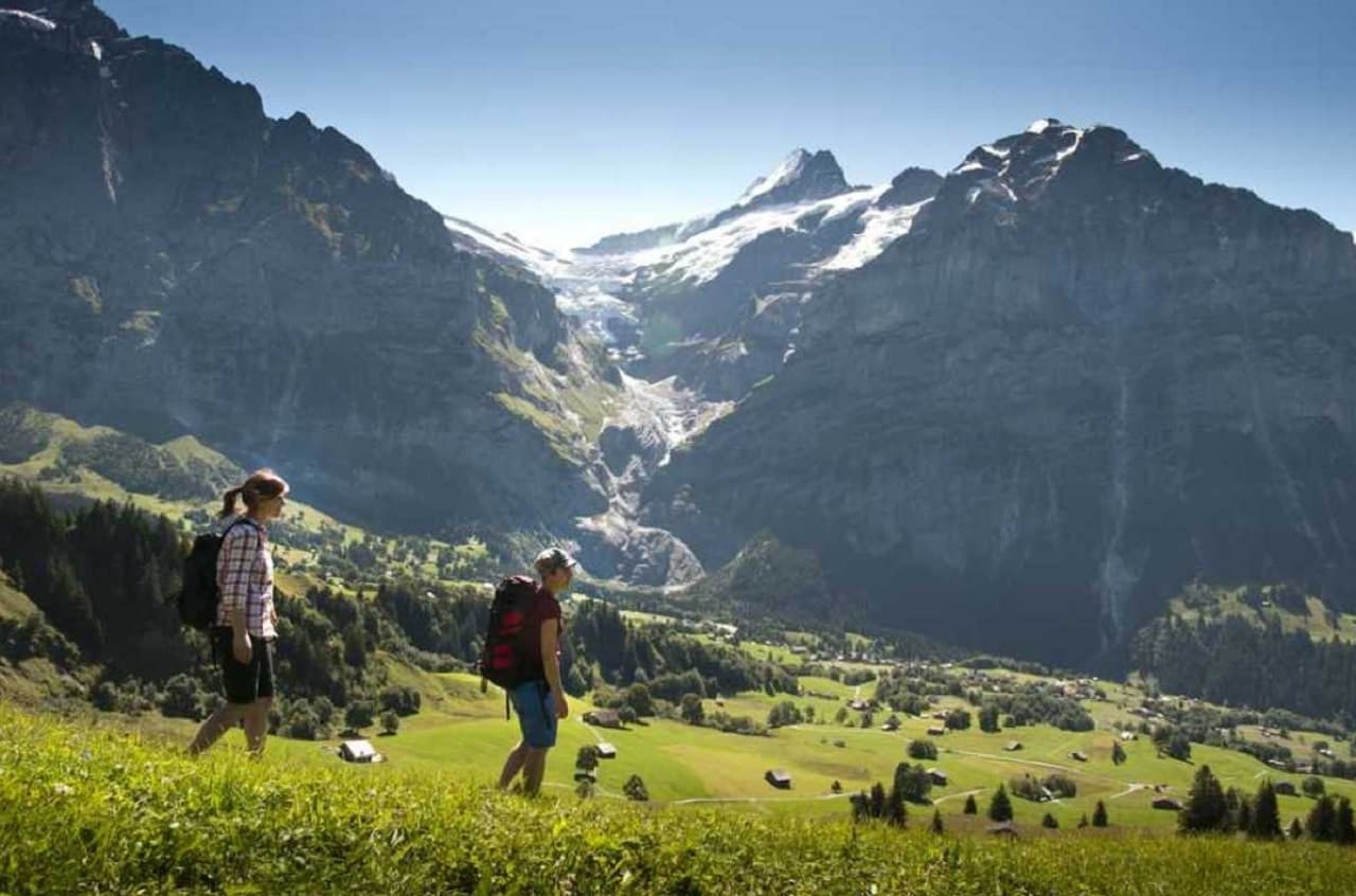 Grindelwald, Interlaken, and Lauterbrunnen Full-Day Tour - تصویر 4