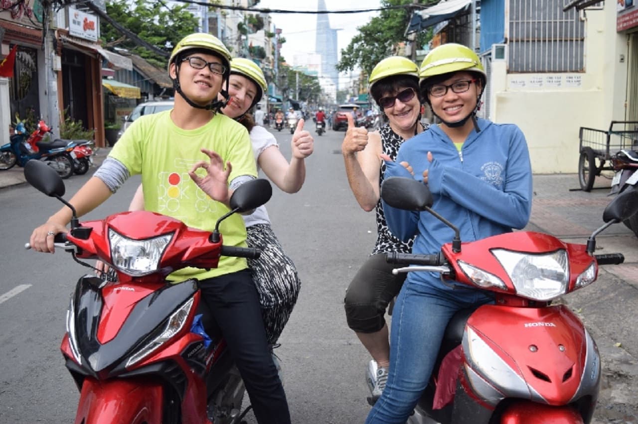 Ho Chi Minh City Night Food Tour by Motorbike - تصویر 12