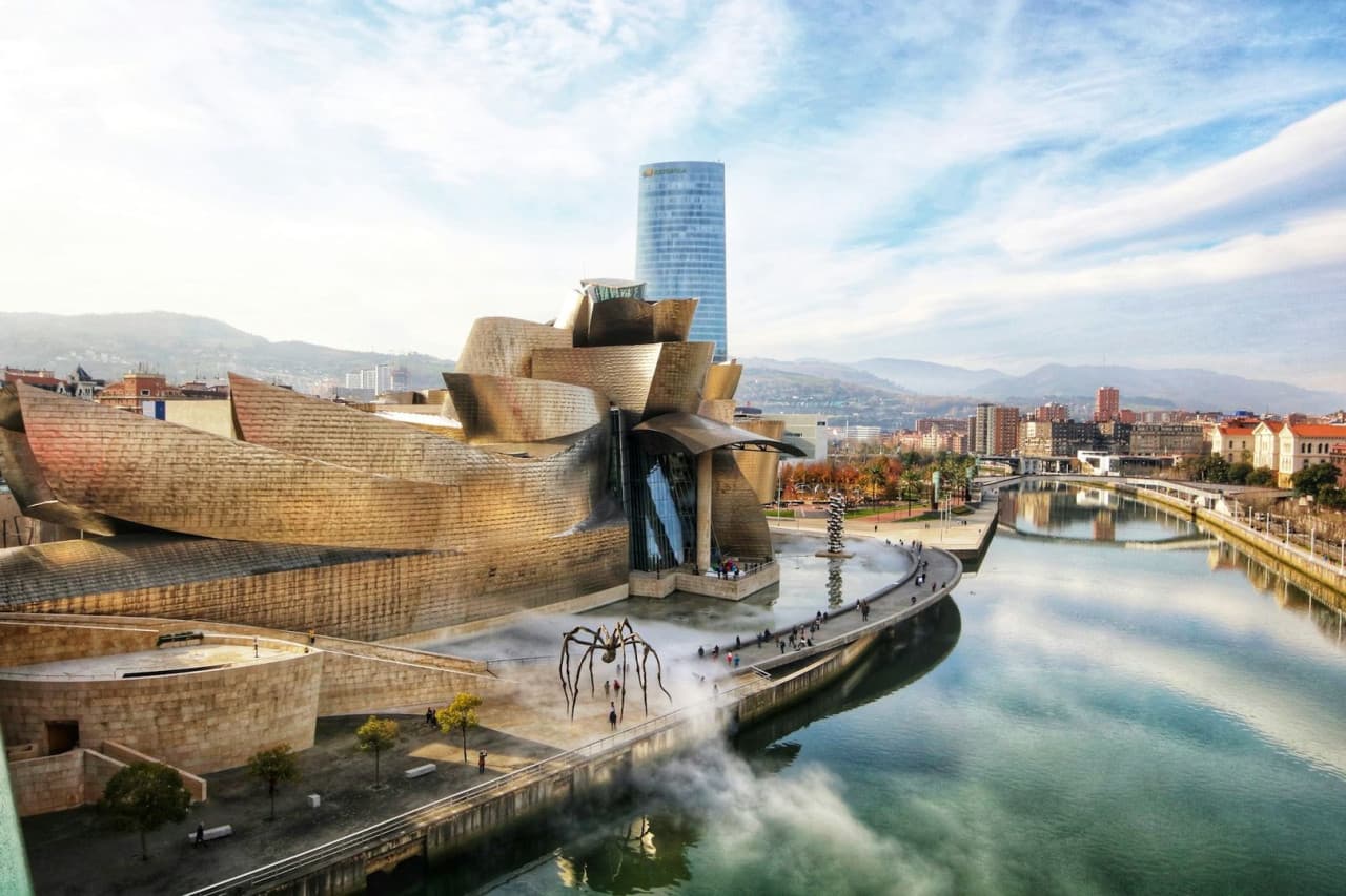 Guggenheim Museum Bilbao Ticket with Artistic City Self-Guided Audio Tour - تصویر 4