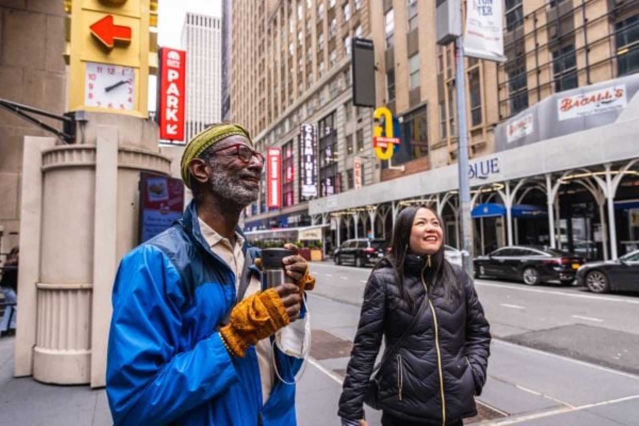New York Broadway Walking Tour with Studio Visit - تصویر 2
