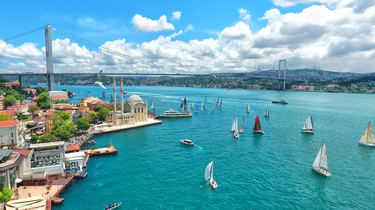 Bosphorus Sightseeing Cruise on a Luxury Yacht - تصویر 8