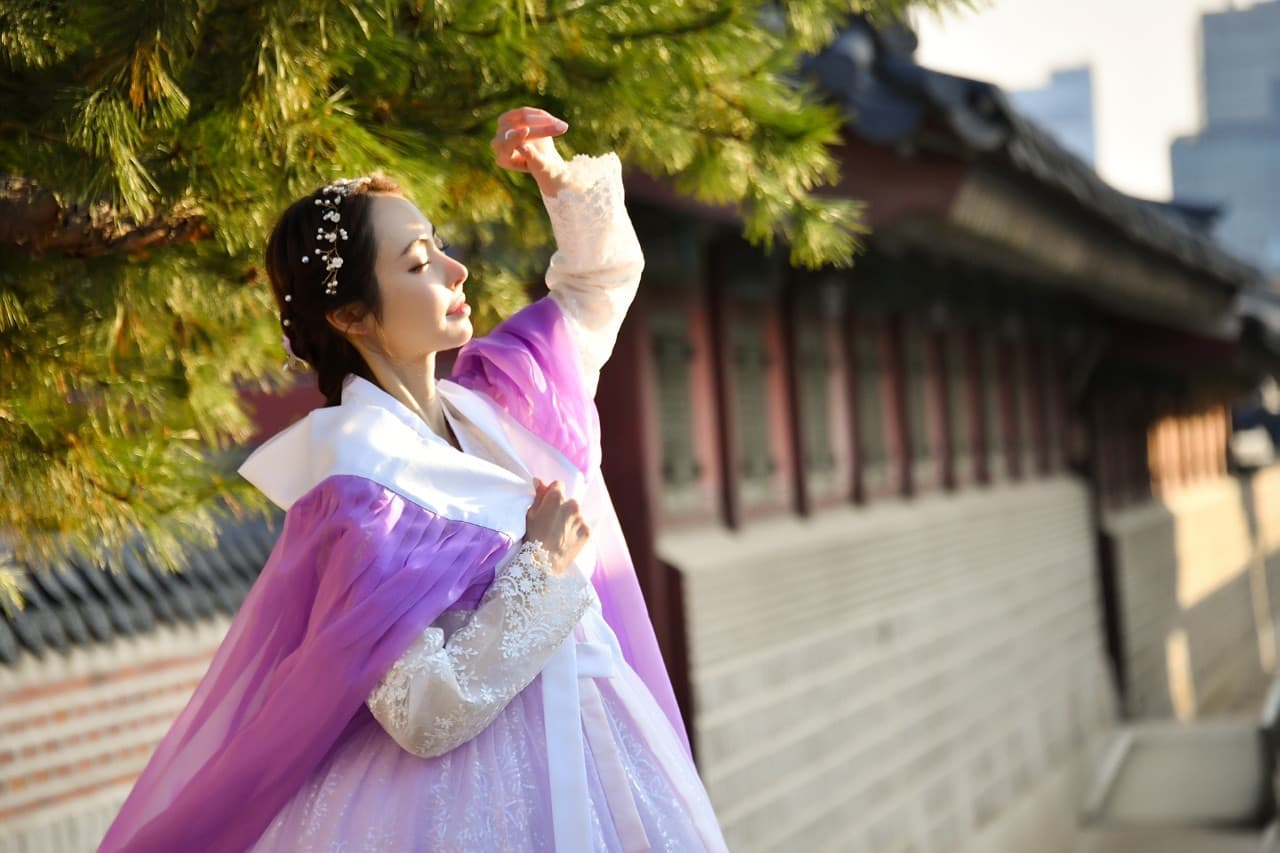 Hanbok Experience at Hanboknam Gyeongbokgung Store - تصویر 5