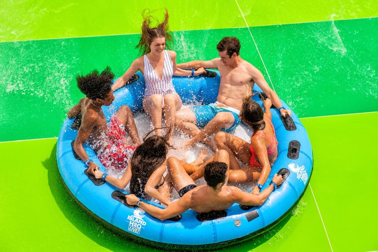 Island H2O Water Park - تصویر اصلی