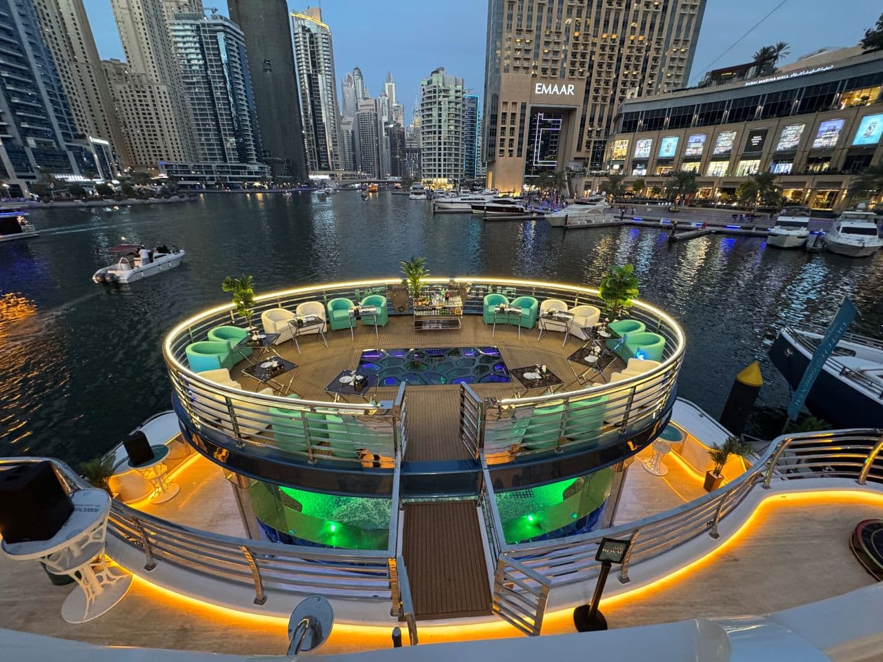 Lotus Royale Mega Yacht - Dinner Cruise - تصویر 3