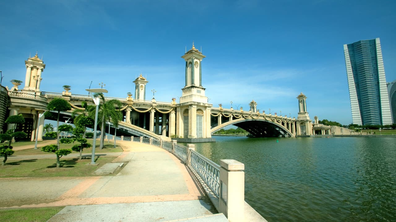 Putrajaya River Cruise and City Tour from Kuala Lumpur - تصویر 9