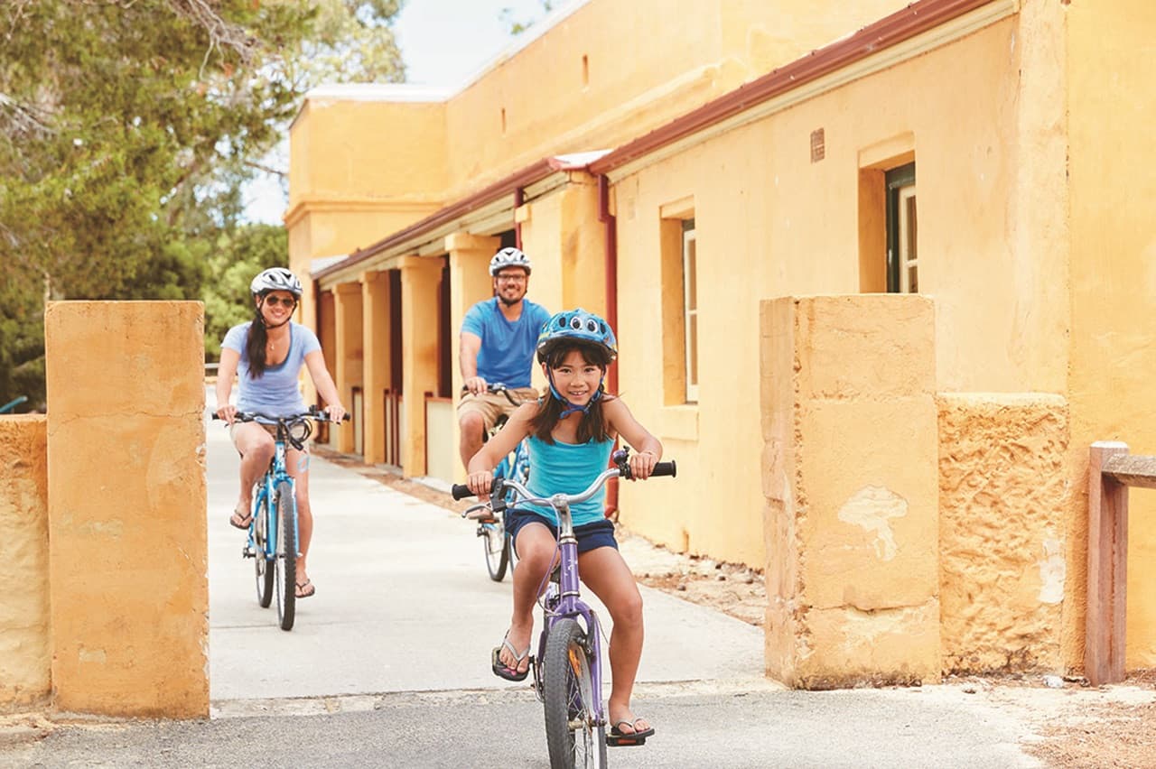 Round Trip SeaLink Ferry Transfer to Rottnest Island with Bike Hire - تصویر 7