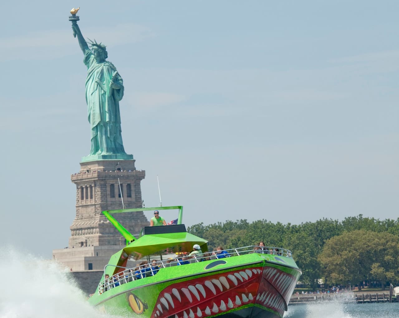 The Beast Speedboat Ride to Statue of Liberty by Circle Line: Reserved Straight-to-Board Ticket - تصویر 11